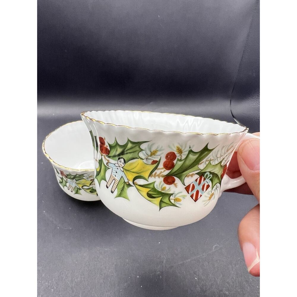 Hammersley Holly (2) Tea Cups Fine Bone China England Christmas Gold Tone Trim